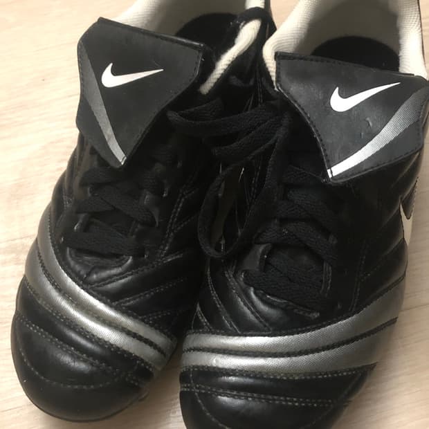 나이키 축구화 블랙/실버 270mm