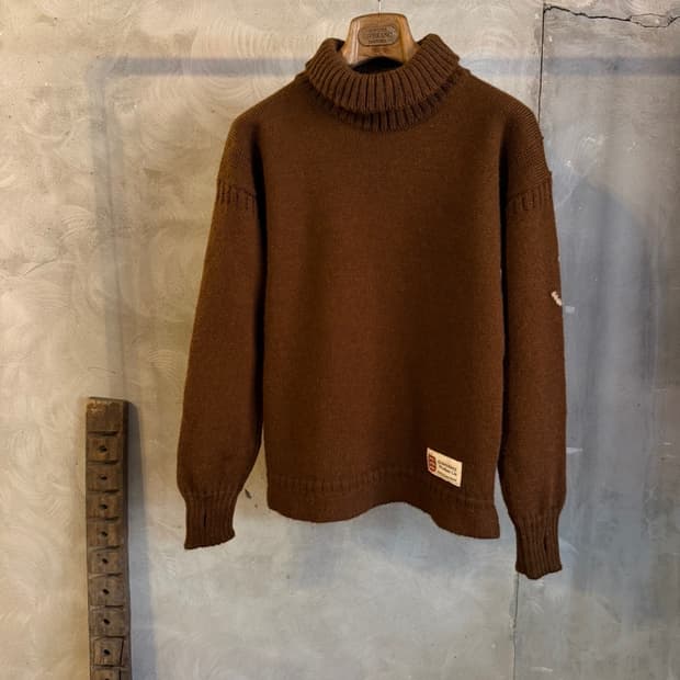 건지 울른스 터틀넥 니트 100