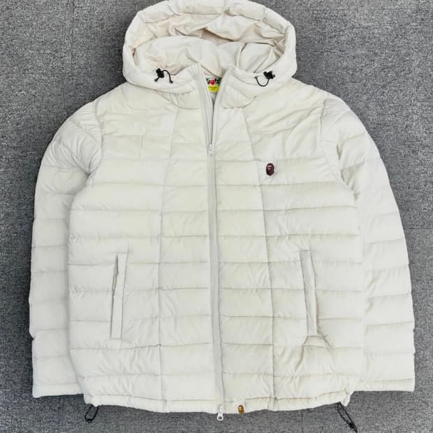 베이프 화이트 경량  패딩