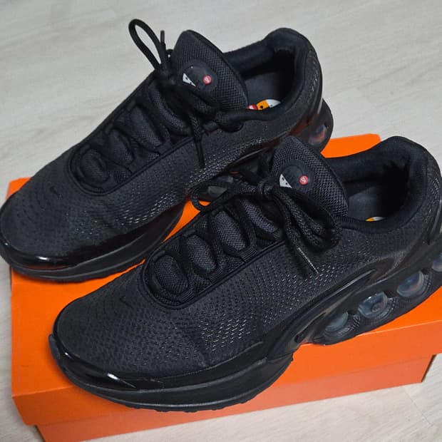 나이키 에어 맥스 Dn 트리플 블랙 