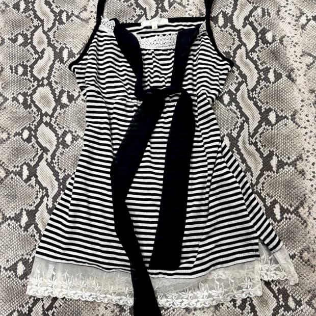 “Vintage” Y2K Stripe Lace Sleeveless