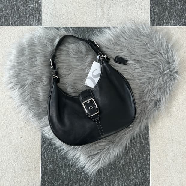 코치 블랙 버클 호보백