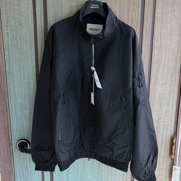 새상품(L)유니폼브릿지 트레이닝 윈드 자켓 블랙