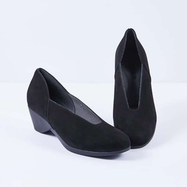 [240] 가이거 소가죽 스웨이드 펌프스 힐