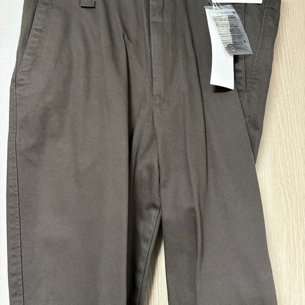 유니클로u 와이드핏치노팬츠 브라운 76사이즈 새상품