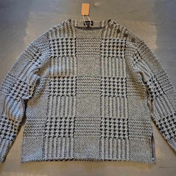 엠포리오아르마니 하운드투스 니트