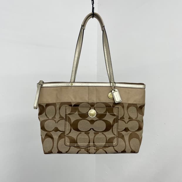 코치 시그니처 자카드 숄더백 