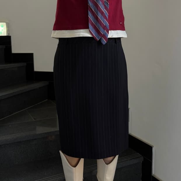 긱시크 스트라이프 미디 스커트