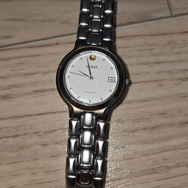 소다 메탈 손목시계
