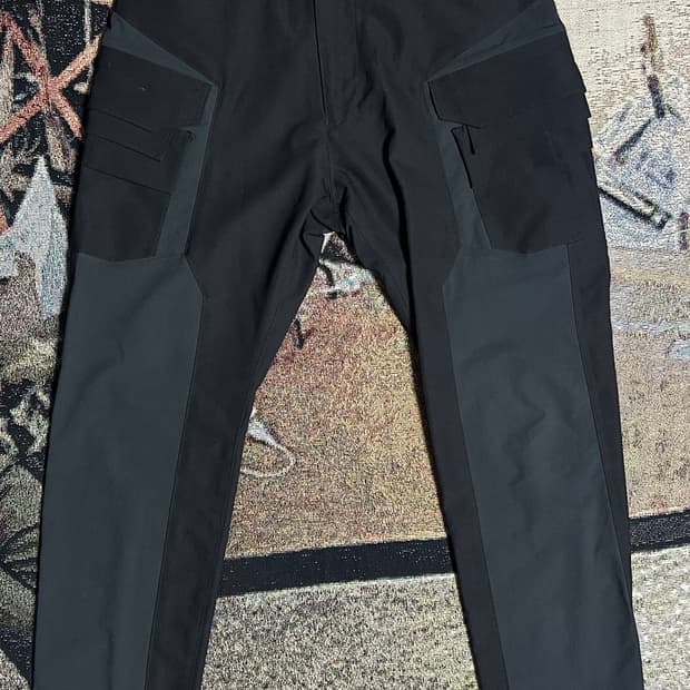 화이트 마운티니어링 카고팬츠