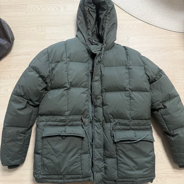 아웃스탠딩 카라코람 올리브 L 패딩