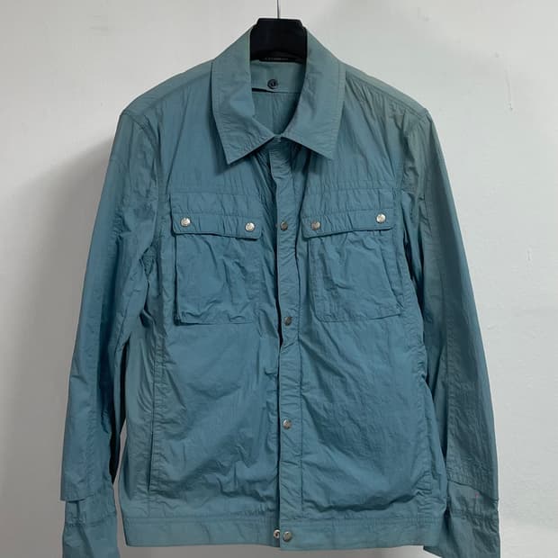 CP컴퍼니 스카이블루 나일론 집업 자켓  (on.607)