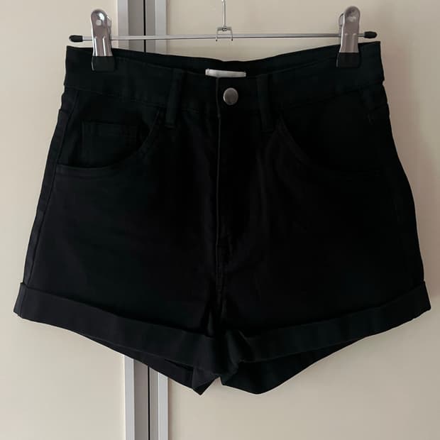 H&M 블랙 쇼츠 (미착용)