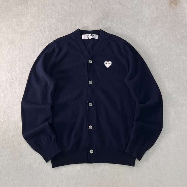 100 꼼데가르송 화이트 하트 와펜 네이비 가디건