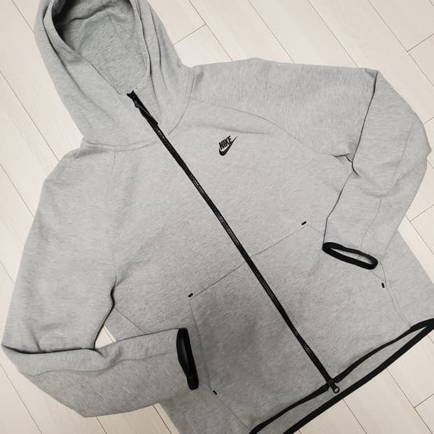 나이키 스포츠웨어 테크 플리스 풀집 후디 사이즈L

오염 하자 없이 깨끗