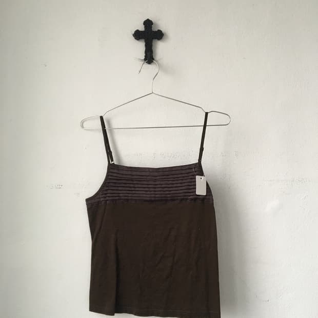 Pleats point sleeveless