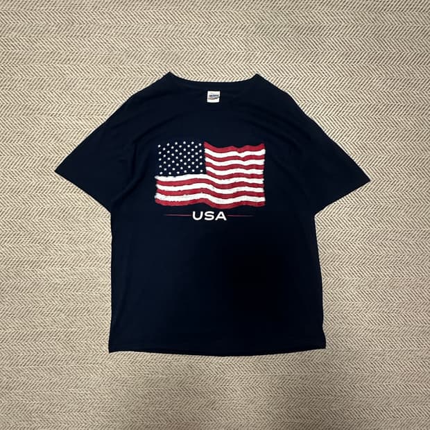 GILDAN american flag t-shirt