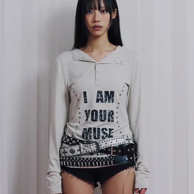 일리오 베이지 후디 그래픽 롱슬리브 