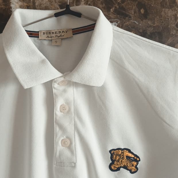 버버리 반팔 화이트 카라티