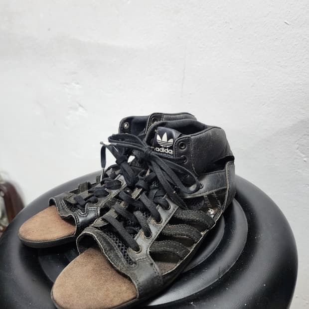 아디다스 빈티지 블랙 하이탑 샌들