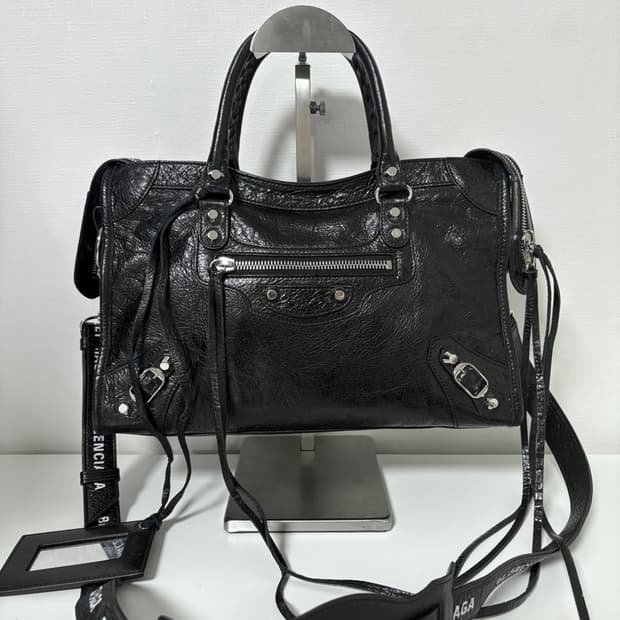 발렌시아가 시티 모터백 스몰 로고스트랩