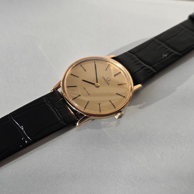 오메가 드빌 금장 가죽 시계