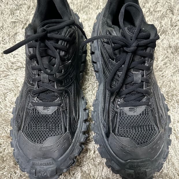 [42] 발렌시아가 디펜더 블랙