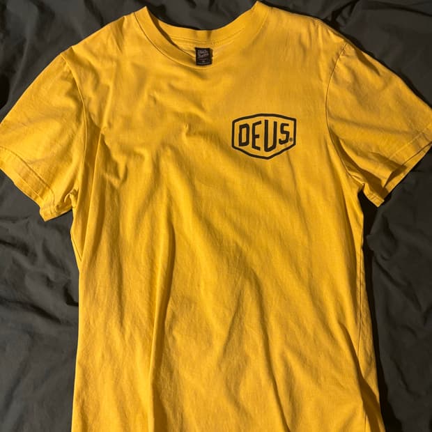 데우스 엑스 마키나 옐로우 티셔츠M