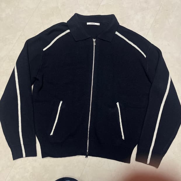 (L) 키뮤어 라인 카라 니트 집업 네이비