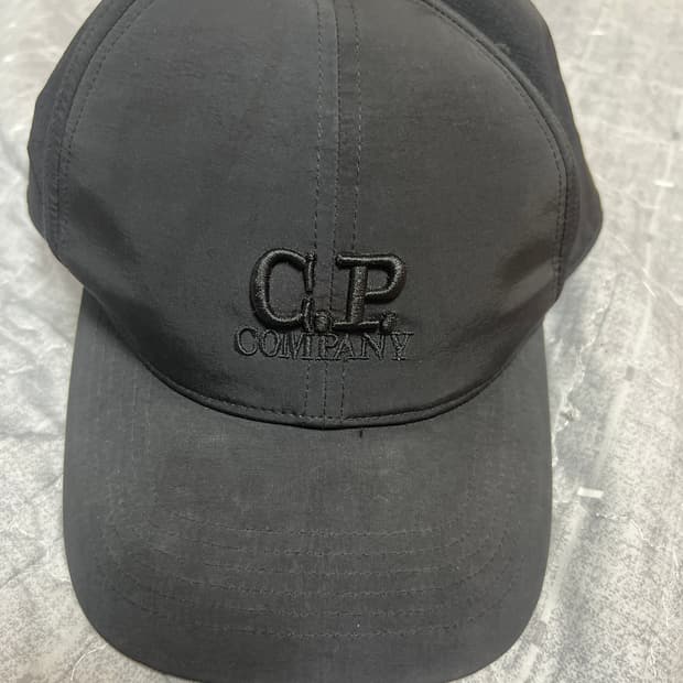 Cp컴퍼니 고글캡 xl팝니다.