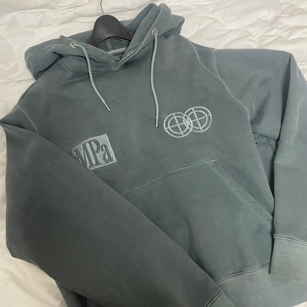 플라스틱 프로덕트 에메랄드 후드티