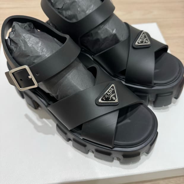 프라다 러버 샌들