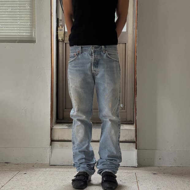 Levi’s 501 90s 연청 워싱 스트레이트 데님 팬츠