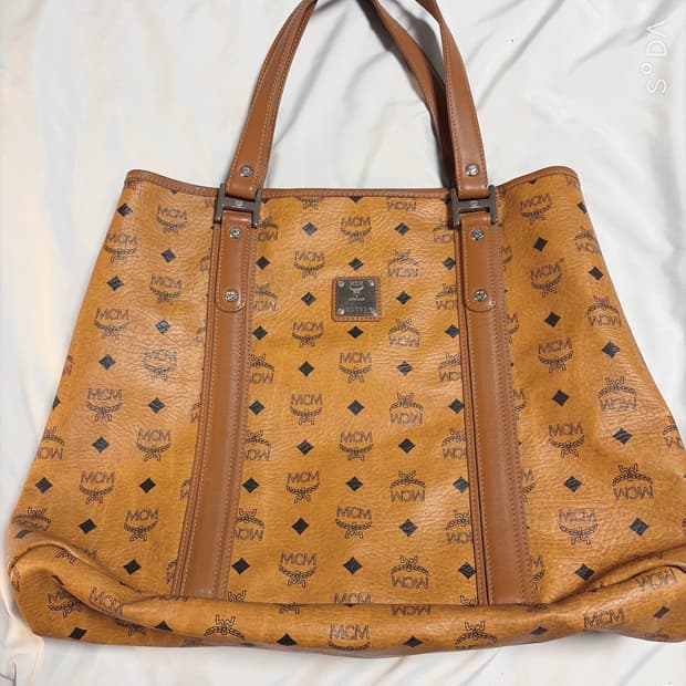 MCM 엠씨엠 시그니터 패턴 쇼퍼백