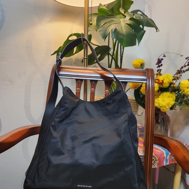 질바이질스튜어트 블랙 숄더백