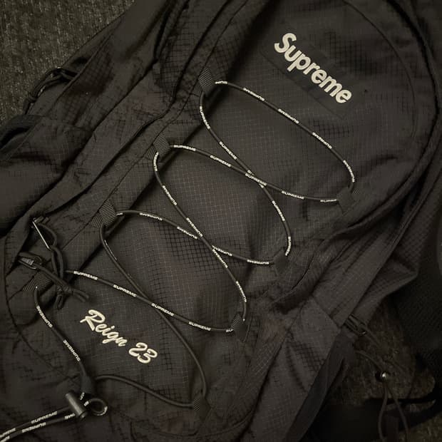 슈프림 백팩 블랙 - 22SS