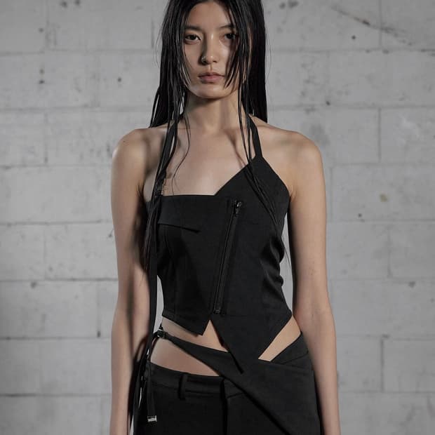 UNBALANCED HALTER VEST, BLACK