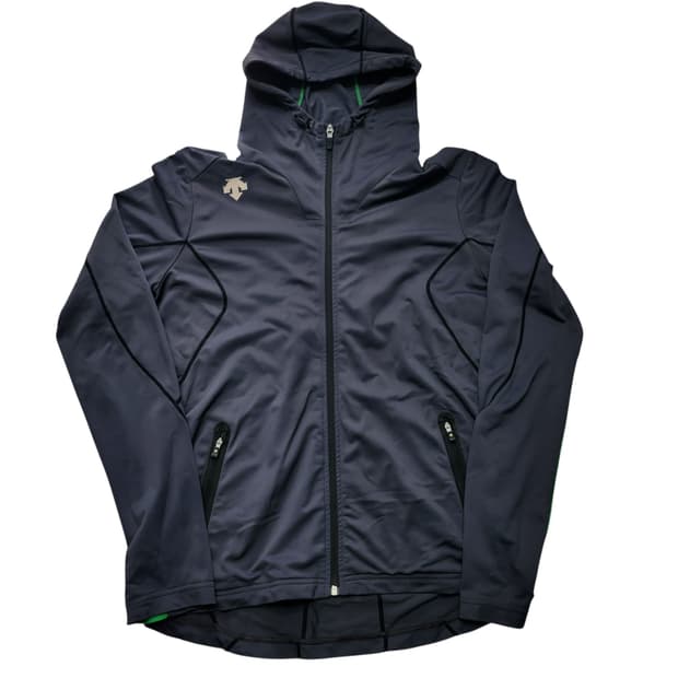 데상트 후드집업