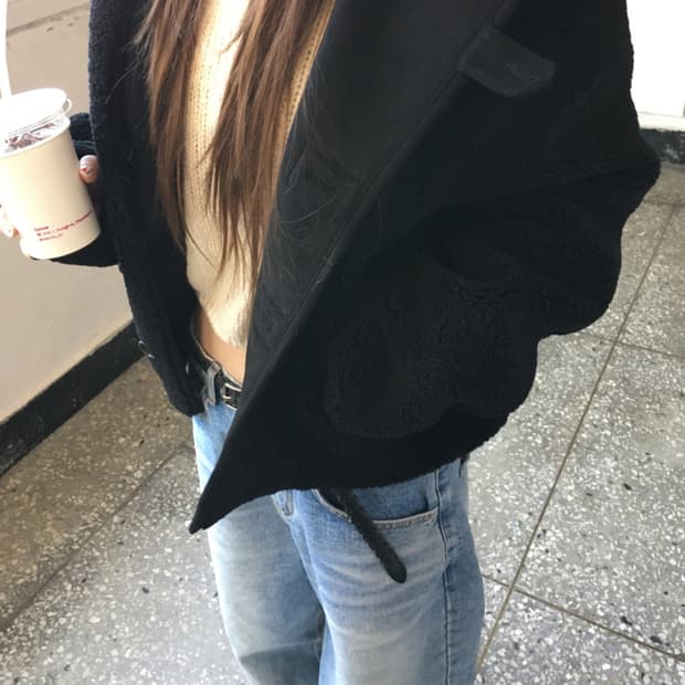 아워캐비넷 리버시블 무스탕 원가 15만