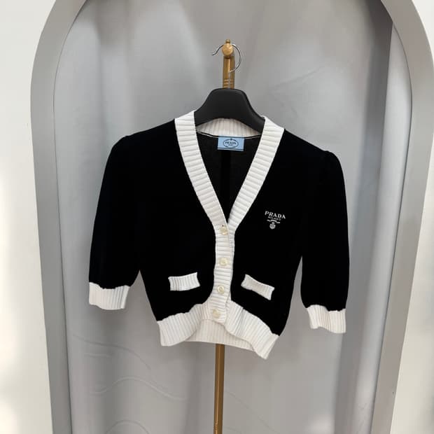 프라다 코튼 크롭 가디건 38사이즈 