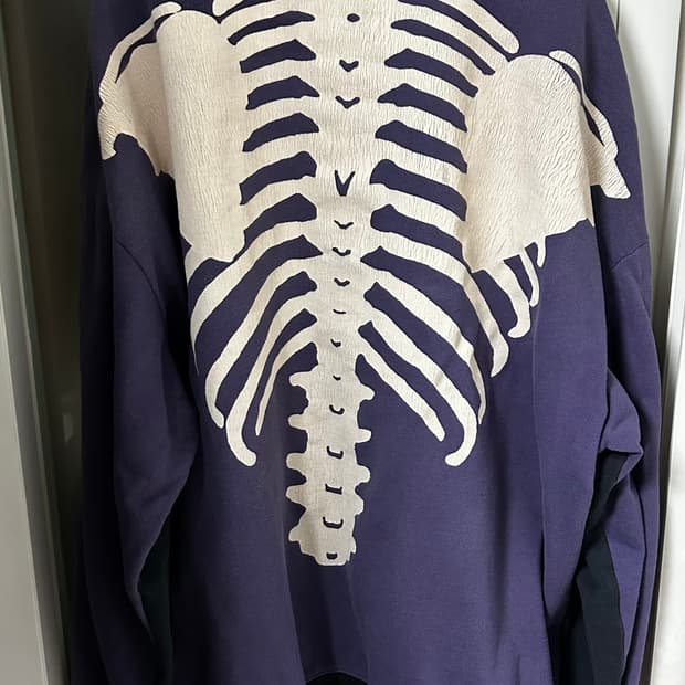 캐피탈 본 투톤 스웻셔츠 블랙 퍼플