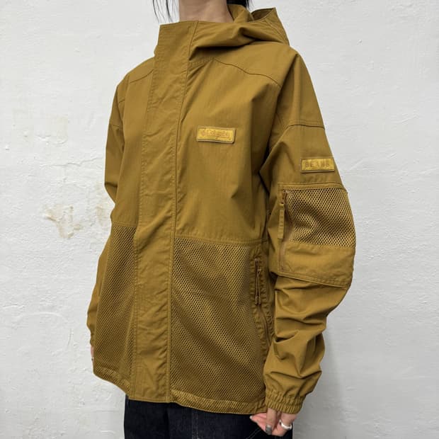 빔즈 x 컬럼비아 20ss 브라운컬러 매쉬포켓 나일론 챌린저 윈드브레이커