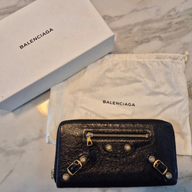 발렌시아가 지갑 (급합니다)