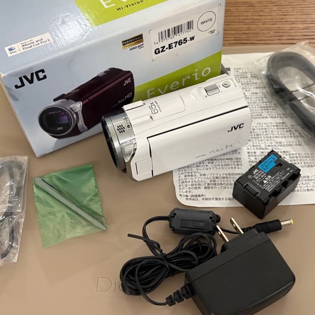 신품급 카리나  JVC 빈티지 캠코더 (GZ-E765)