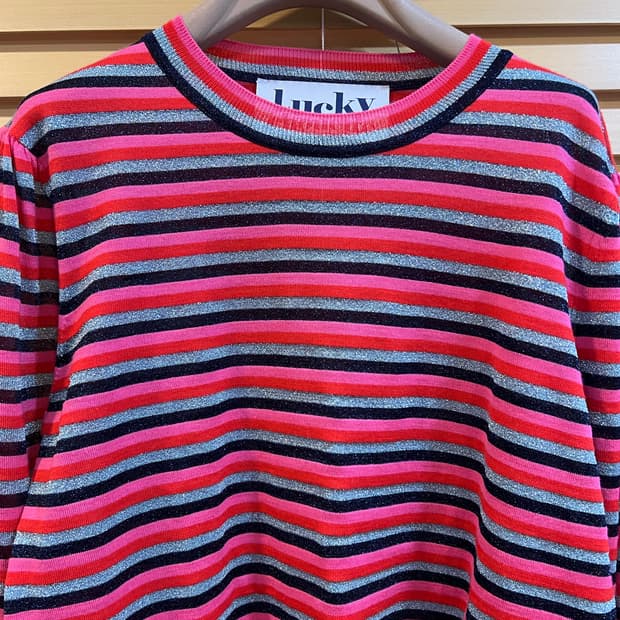 럭키슈에뜨 여성 핑크 스트라이프 글리터니트