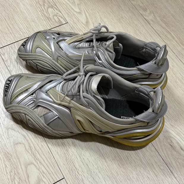 발렌시아가 타이렉스 43사이즈