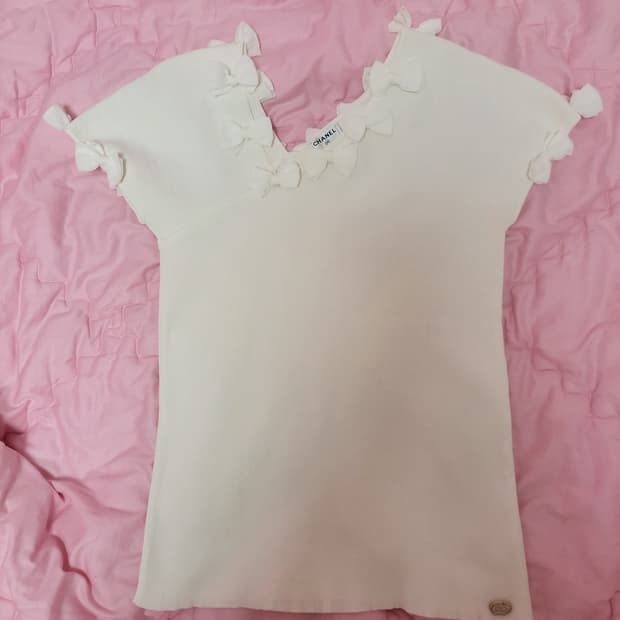 정품)급처상태좋음!샤넬 리본 골지 니트 티 블라우스 40사이즈