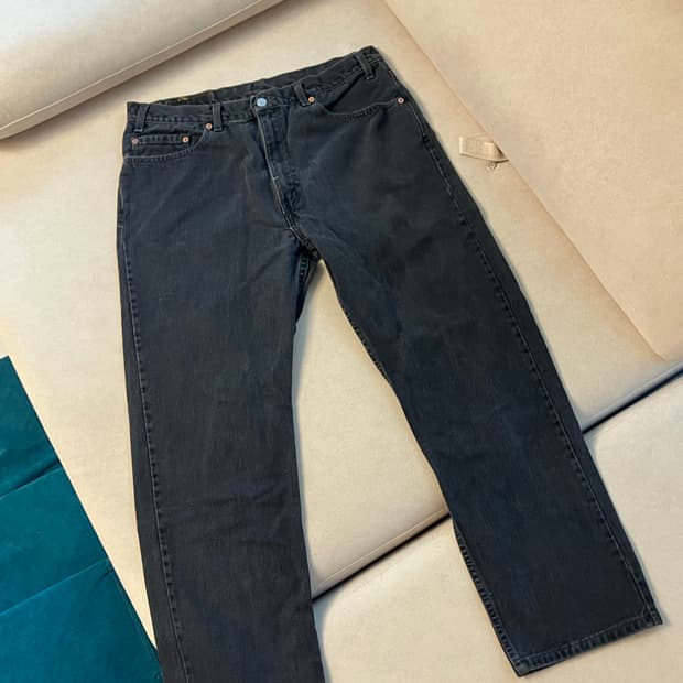 00s Levi’s black 505