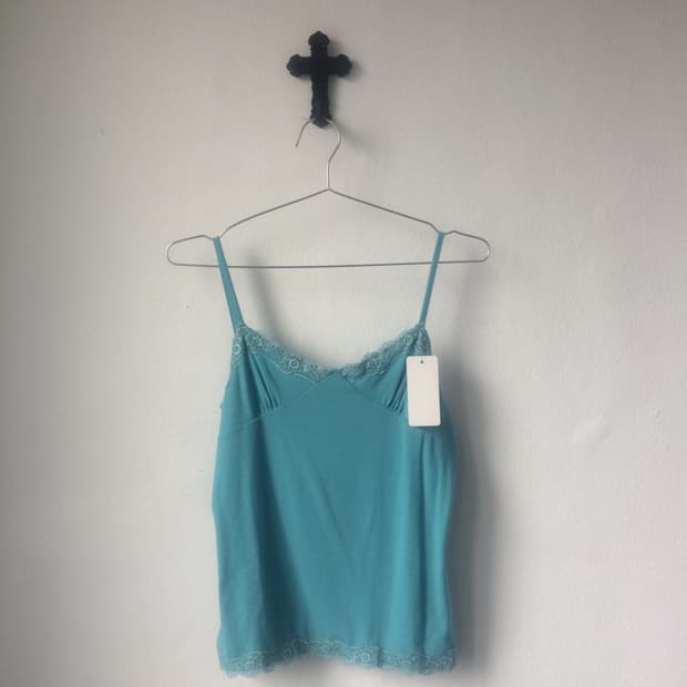 Lace trimming sleeveless