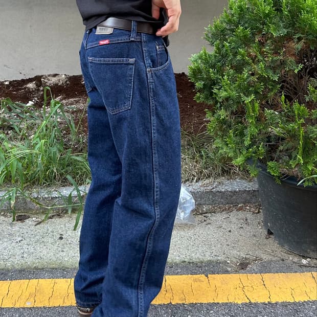 Wrangler Regular Fit Dark Raw Denim31x30
